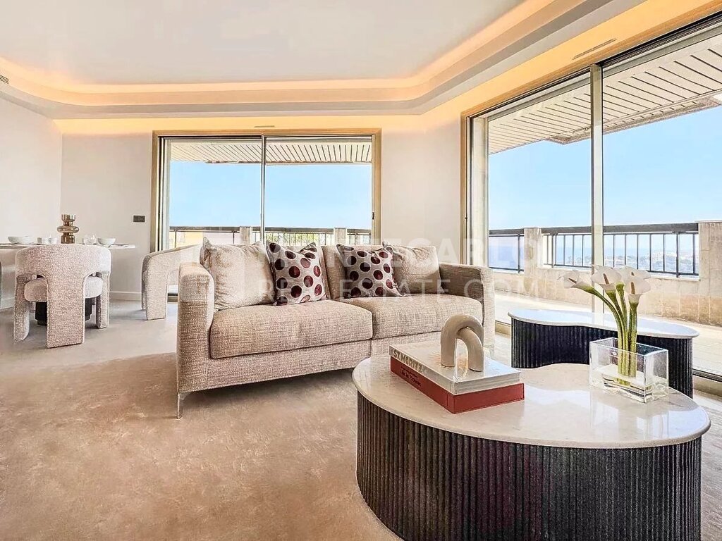 Beverly Palace - Luxurious 2-Bedroom Apartment - Panoramic view of the port and the Rock