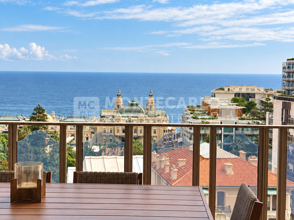 Magnificent renovated apartment with sea views, in the heart of the Carré d'Or
